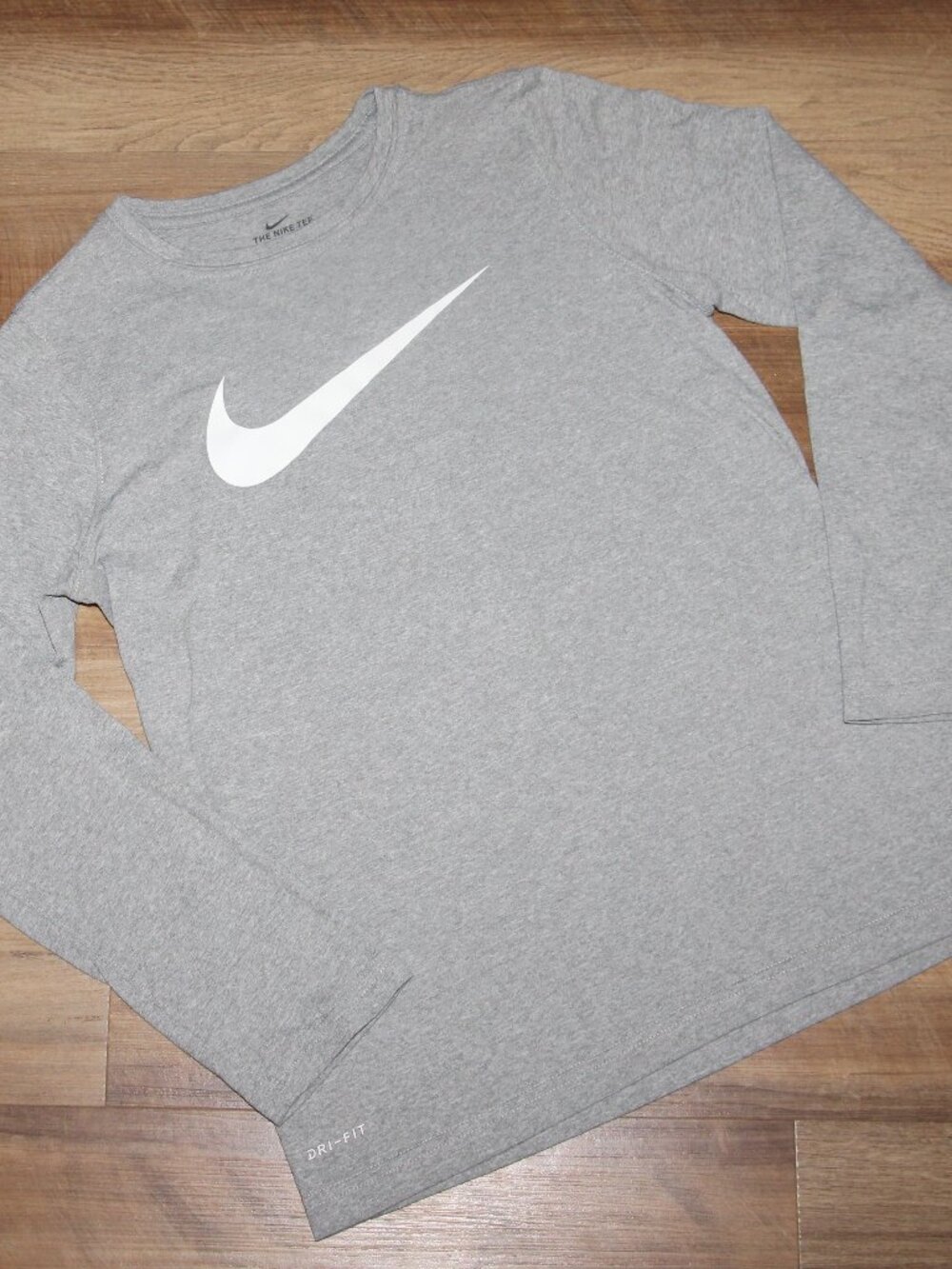 Like New NIKE Boy's SIZE MED Gray Long Sleeve Dr Fit Tee